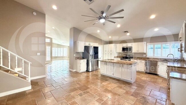 Building Photo - 2744 E Bighorn Ave