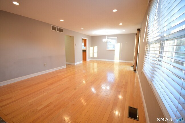 Building Photo - 24 Thorne Rd