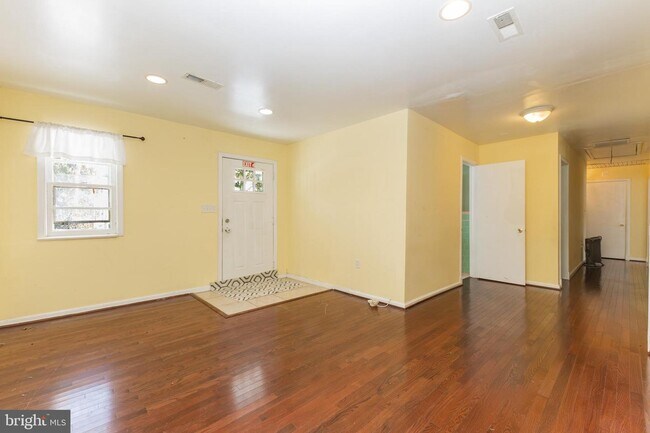 Building Photo - 7832 Martha Washington St