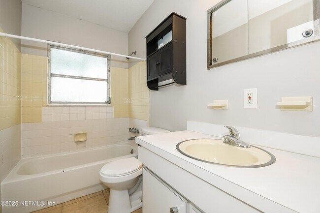 Building Photo - 5822 Jaguar Dr W