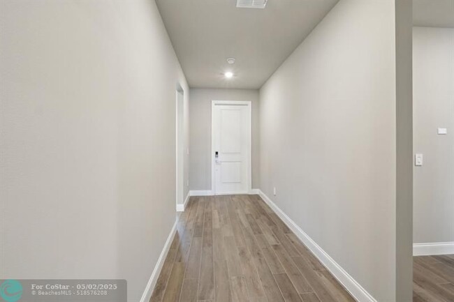 Building Photo - 9041 Dahlia Cir