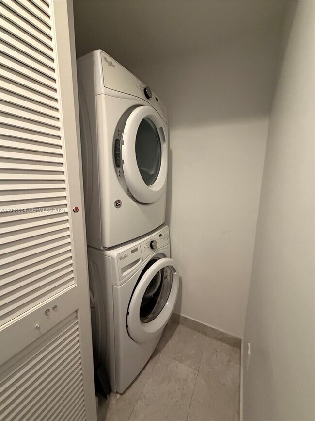 Building Photo - 488 NE 18th St