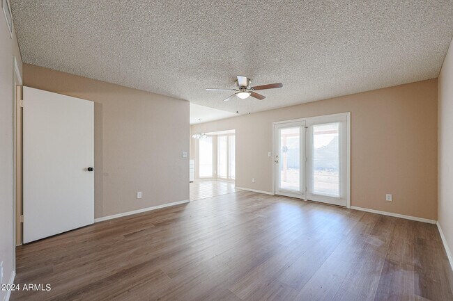 Building Photo - 7119 W Cameron Dr