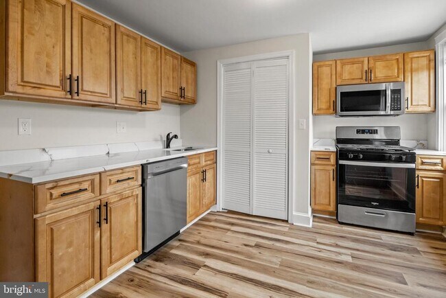 Building Photo - 308 Elrino St