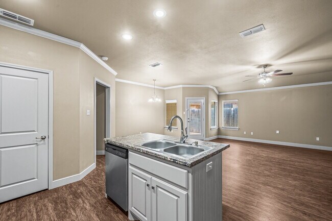 Building Photo - Spacious 3BR/2BA Duplex with 2-Car Garage & Stainless Appliances