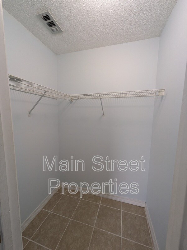 Building Photo - 3359 Green Briar Cir