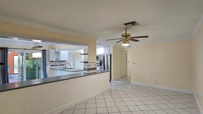 Building Photo - 12157 Sycamore Ln