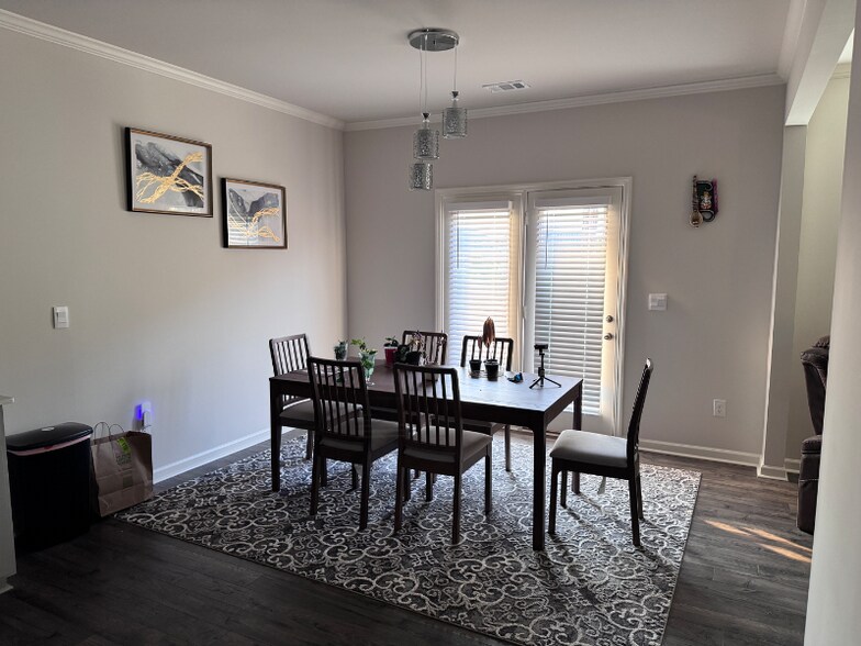 Building Photo - 1919 Aquinas Ct