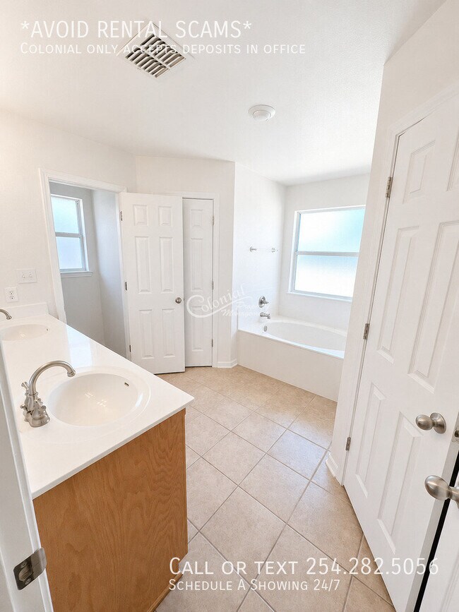 Building Photo - 2405 Wisteria Ln