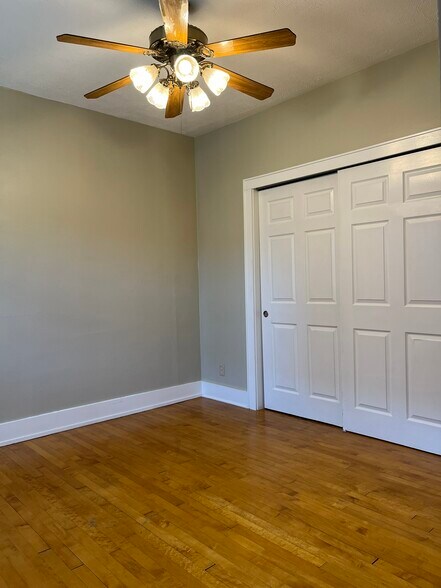 Building Photo - 1211 E Saveland Ave