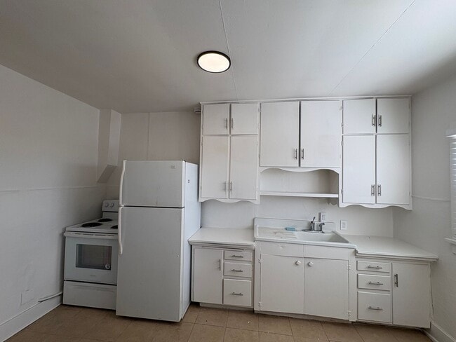 Building Photo - Cozy Country Home with Mountain Views