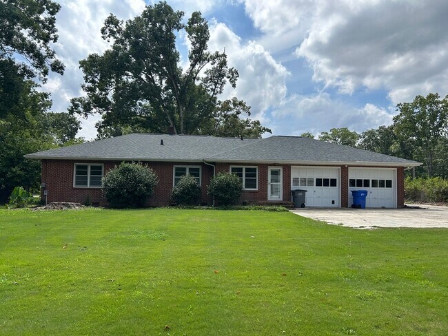 Building Photo - 407 Elizabeth Dr