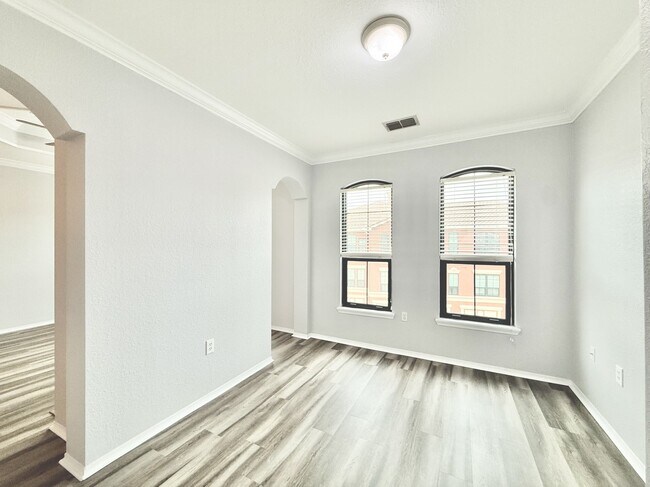 Building Photo - 2725 Via Cipriani