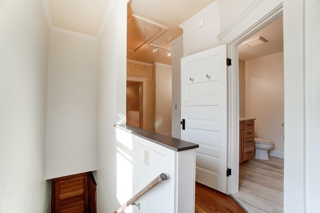 Building Photo - 557 S Grant Ave