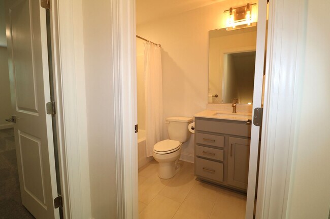 Building Photo - 772 Gibb St