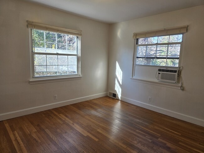 Building Photo - 1831 W 1st St