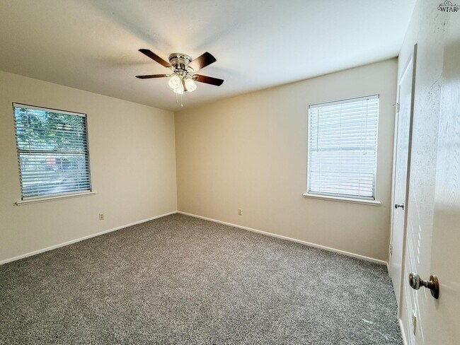 Building Photo - 5011 Rock Point St