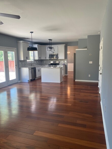 Building Photo - 2007 Peach Shoals Cir