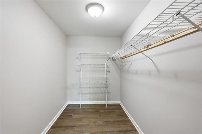 Building Photo - 605 Candler St