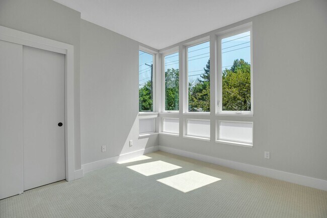 Building Photo - Urban Modern 5 Bedrooms, 3 1/2 Bathrooms, ...