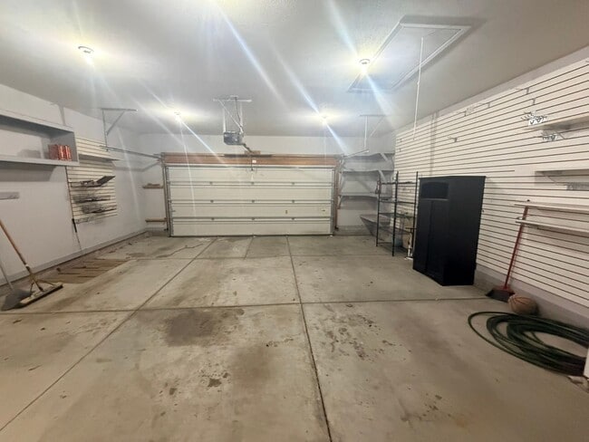 Building Photo - Furnished house for rent