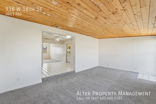 Building Photo - 936 W 16th St