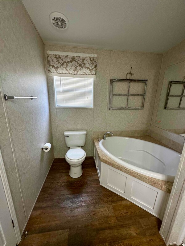 Building Photo - 9514 Chris St