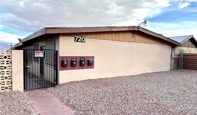 Building Photo - Fresh, Comfortable & Easy to Show!