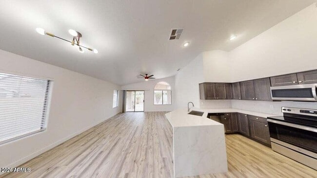 Building Photo - 4445 E Meadow Dr