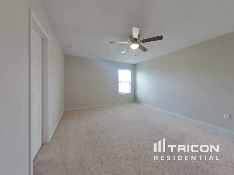 Building Photo - 340 Blue Crow Ln