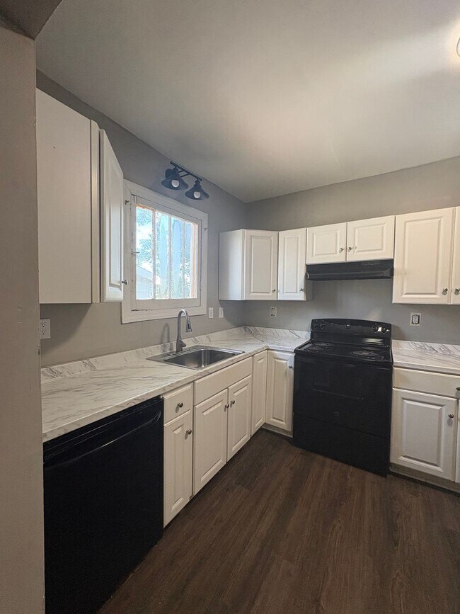 Building Photo - A charming 3-bedroom, 2 bath House