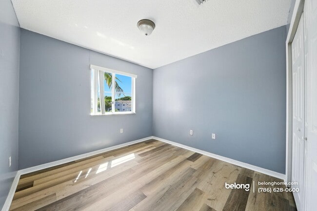 Building Photo - 2915 SE 15th Terrace