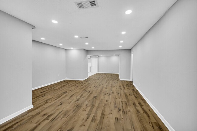 Building Photo - 1304 Sage Dr