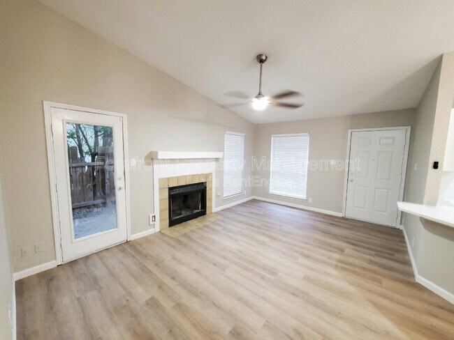 Building Photo - 5715 Lochmoor