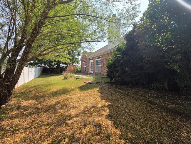 Building Photo - 302 Cross Creek Dr