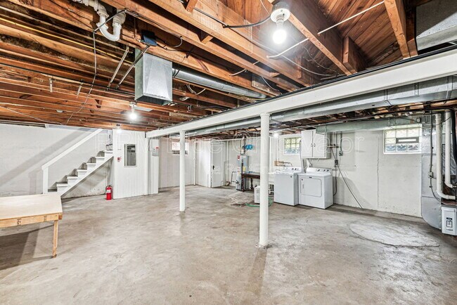 Building Photo - 3331 Ameliamont Ave