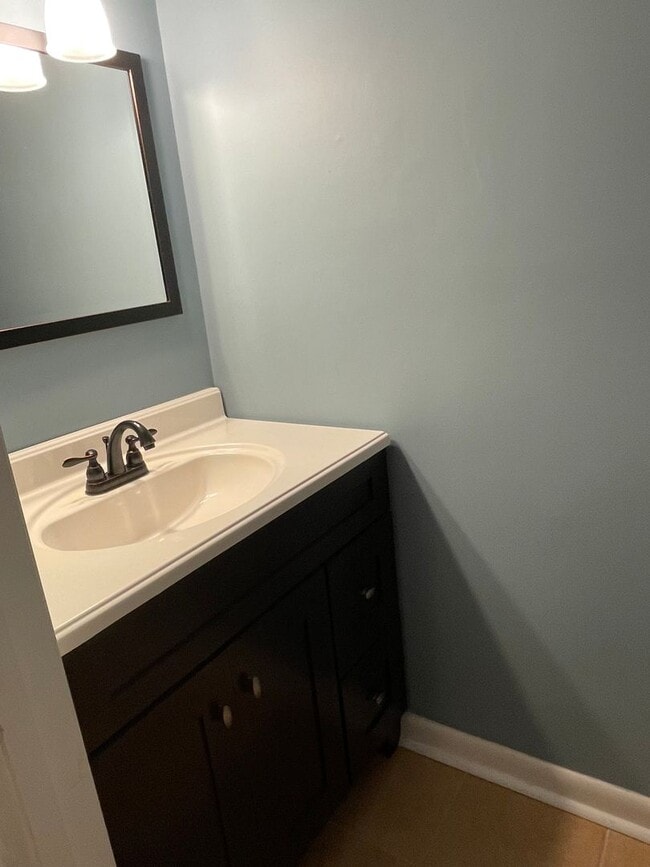 Building Photo - Available Now! 2 Bed, 1.5 Bath Townhome | Northside RVA