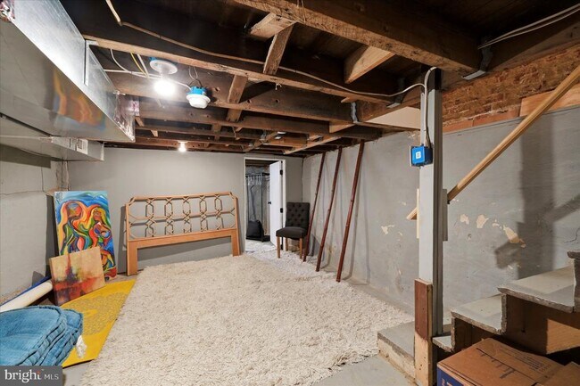 Building Photo - 1902 E Hagert St