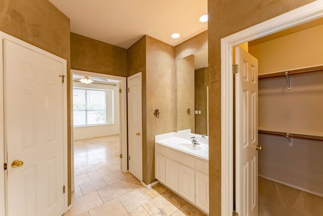Building Photo - Alluring 3bd/2ba Lakeline Oaks Home in Cedar Park!