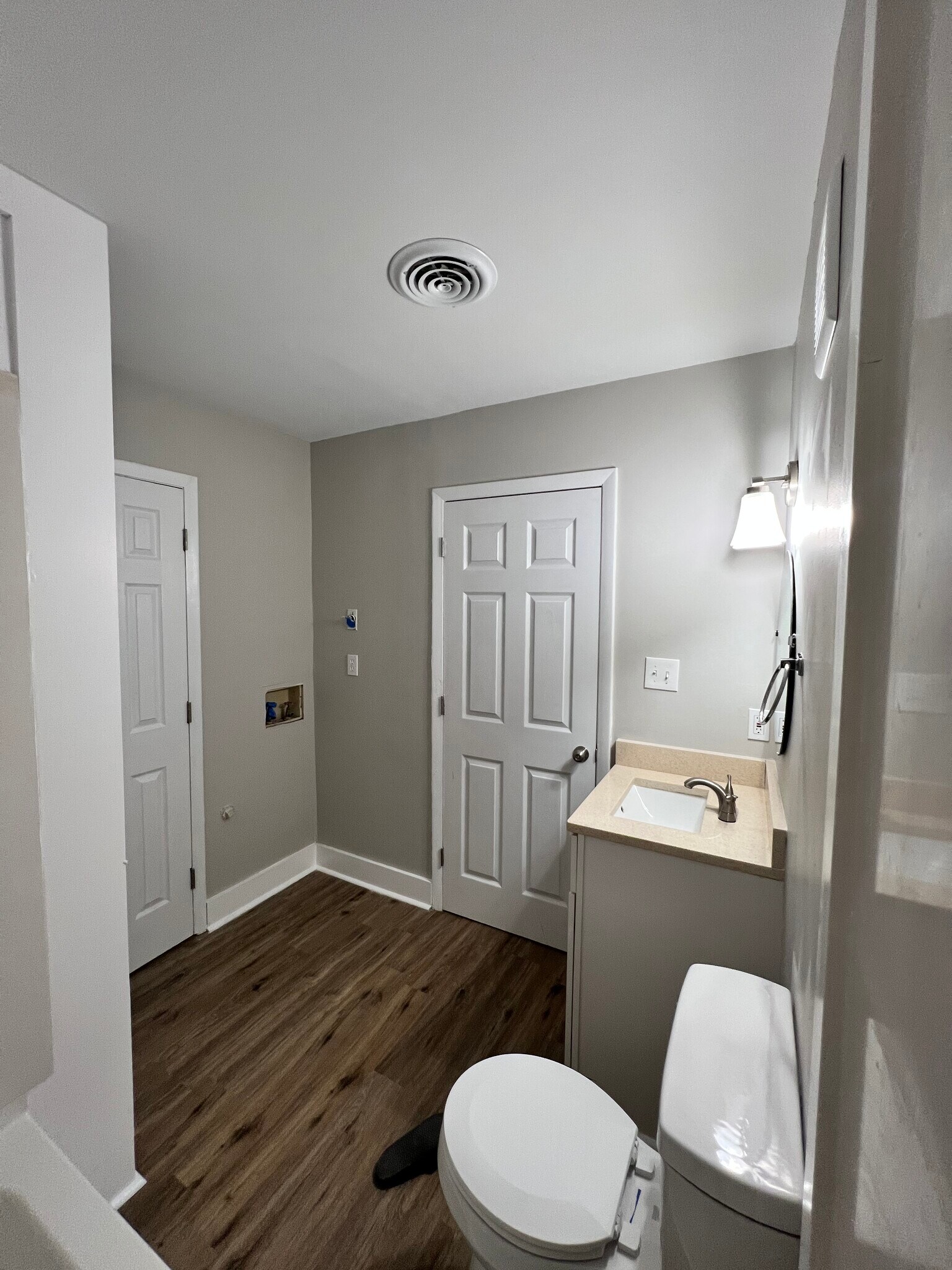 Building Photo - 3035 Huntleigh Dr