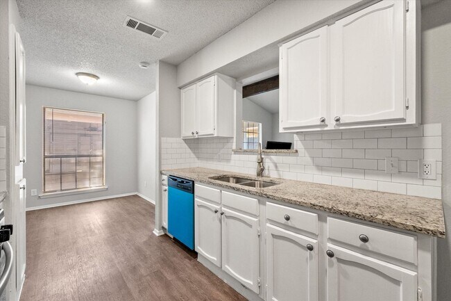 Building Photo - Affordable South Fort Worth Half Duplex