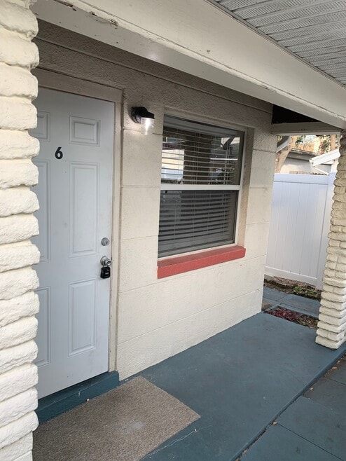 Building Photo - 427 8th Ave N