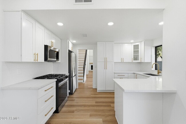 Building Photo - 2029 N Sunset Dr