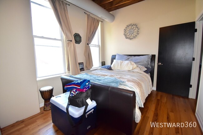 Building Photo - 1114 W Hubbard St