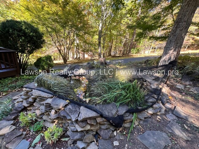 Building Photo - Nature Lover's Paradise-Easy Access to Vin...