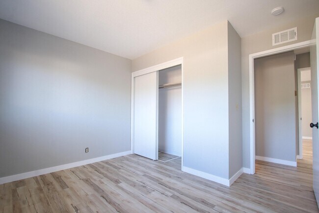 Building Photo - 577 S Eden Ave