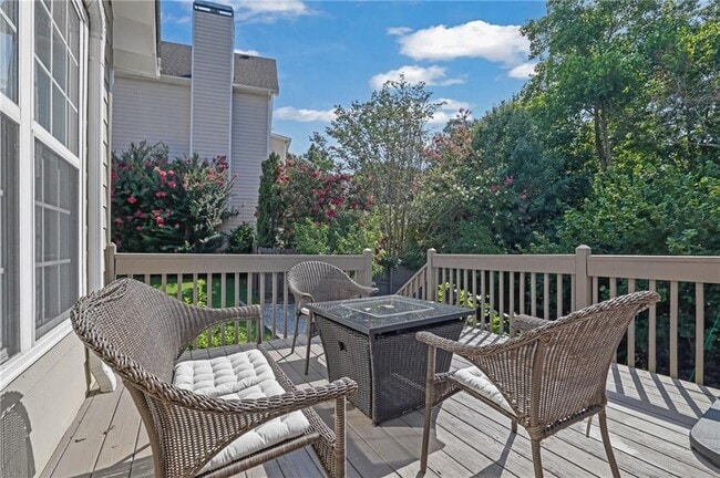 Building Photo - 520 Ruby Forest Pkwy