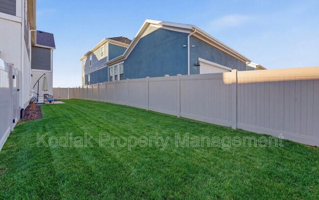Building Photo - 979 Shoreline Dr