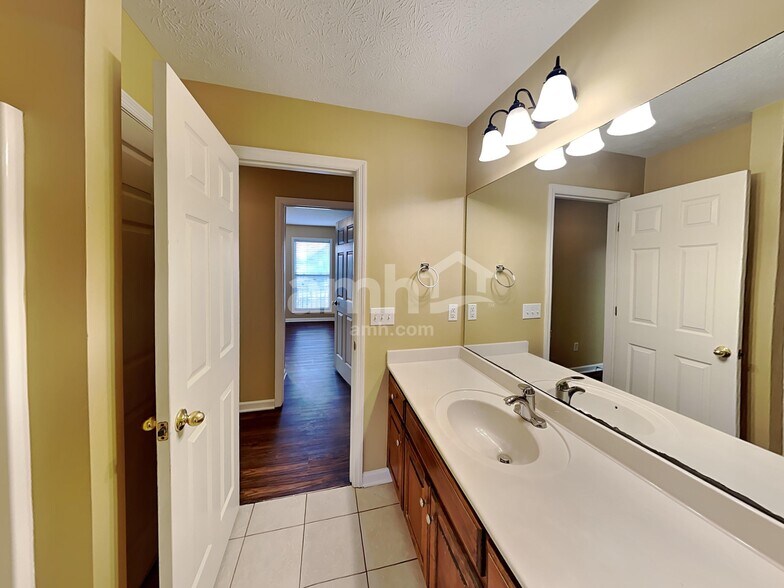 Building Photo - 435 Rocky Crest Dr