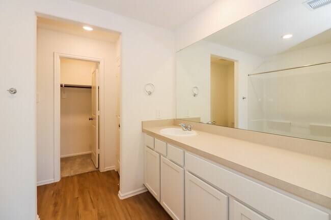 Building Photo - 202 Alder Laurels Cv